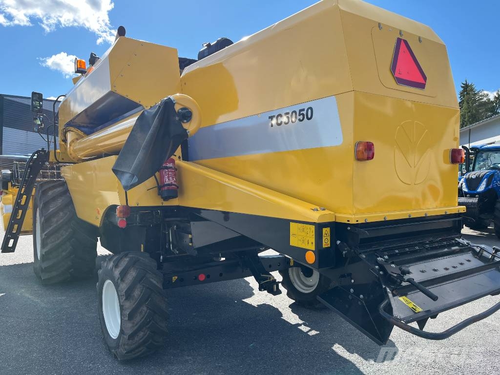 New Holland TC 5050 13´ Myyty Cosechadoras combinadas